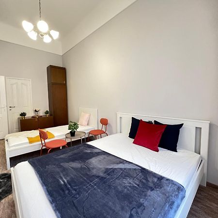 Baross Apartment With Convenience And Style Budapest Exterior photo